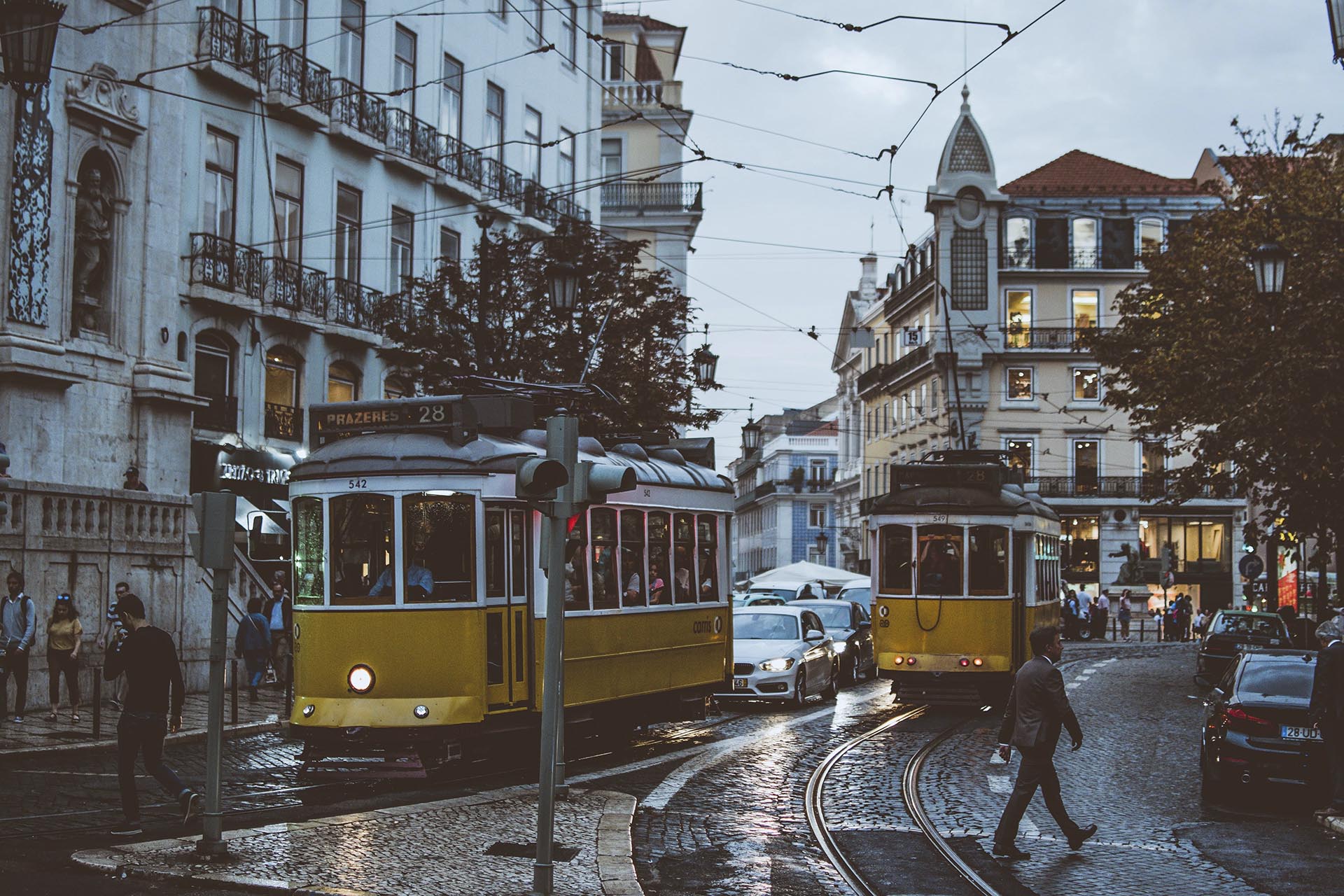 Tramway et rue de Lisbonne, Portugal