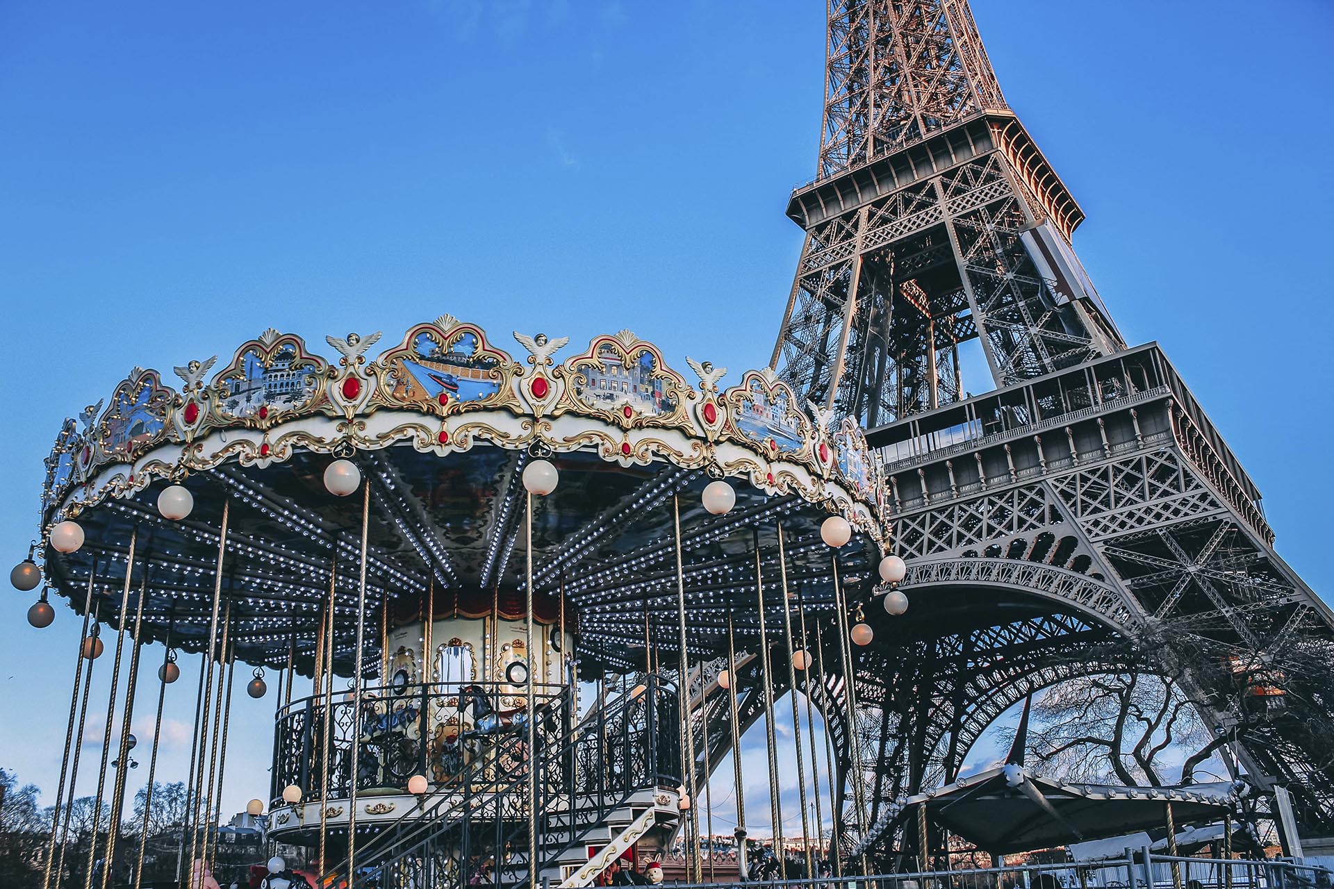 Tour Eiffel et manège de Paris